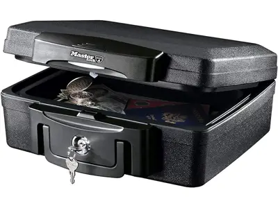 Master Lock H0100EURHRO Caja Fuerte Portatil Ignifuga y Impermeable con Llave Small